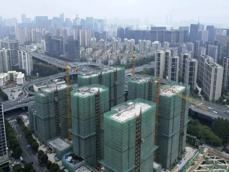 Signature-global-launches-titanium-spr-and-achieves-sales-of-rs-2700-cr